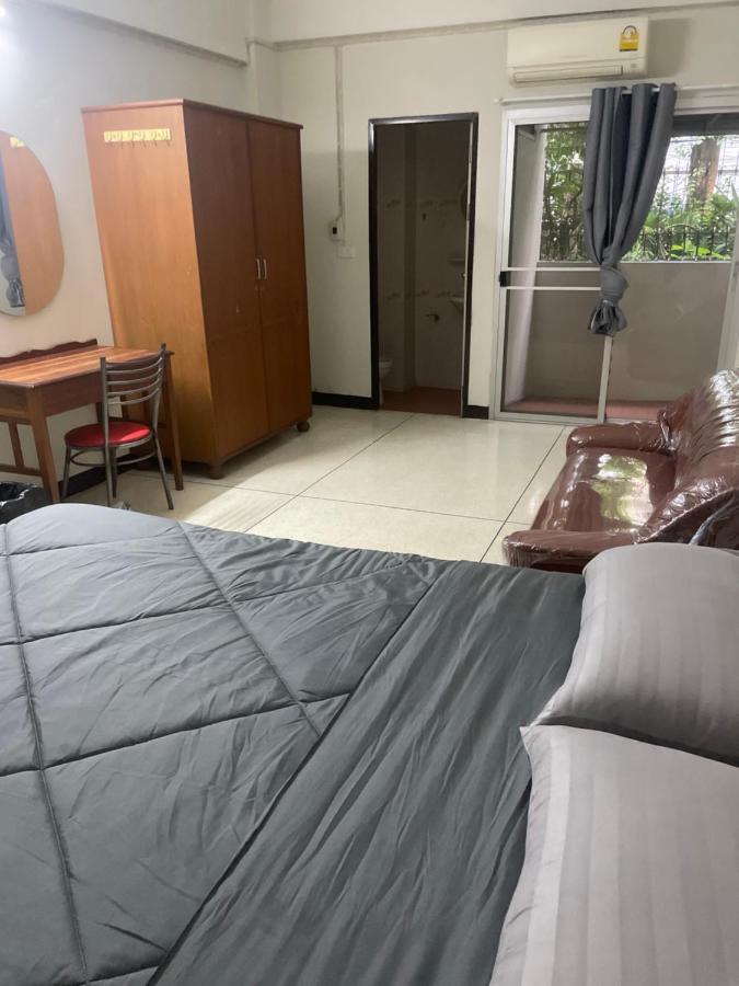 Viriyapon Apartamento Banguecoque Exterior foto